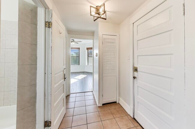 Photo - 2164 N Oakley Ave Unit 3