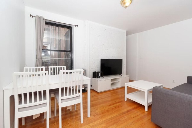 Building Photo - 315-317-317 E 95th St Rental