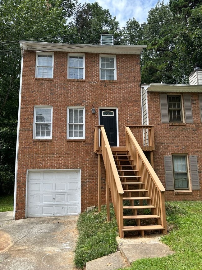 Building Photo - MORE PICTURES COMING SOON! Spacious 3 Bedr... Rental