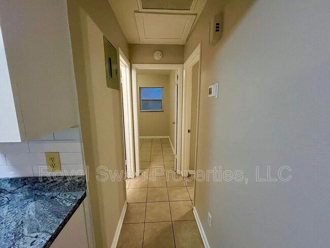 Photo - 2421 Ave C SW Unit A