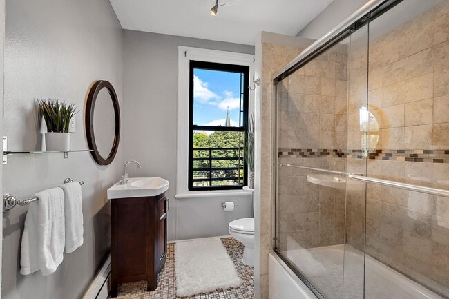 Photo - 544 Bramhall Ave