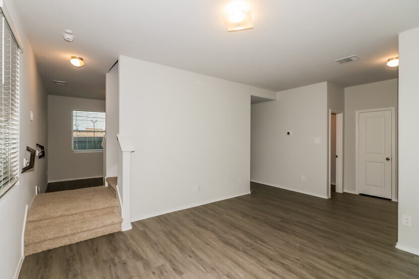 Photo - 2607 Bouvardia Wy