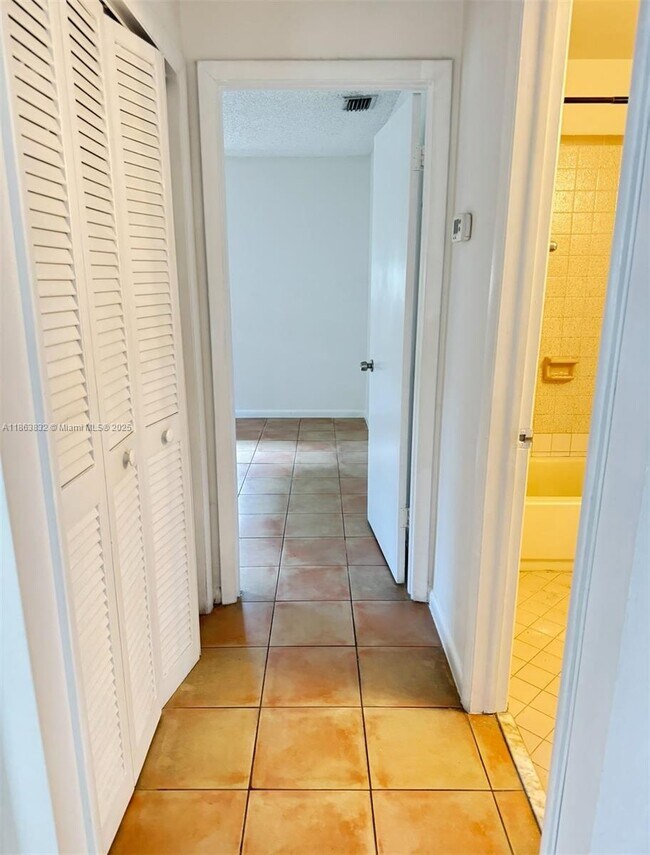 Photo - 1327 Riverside Cir Unit 1327