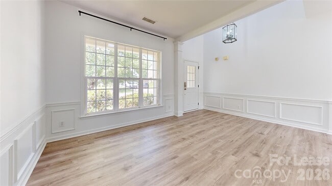 Photo - 2536 Coltsgate Road