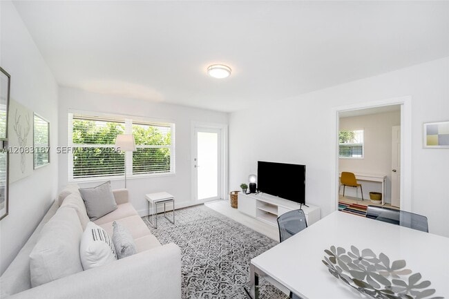 Building Photo - 6210 SW 59th St Unit 0