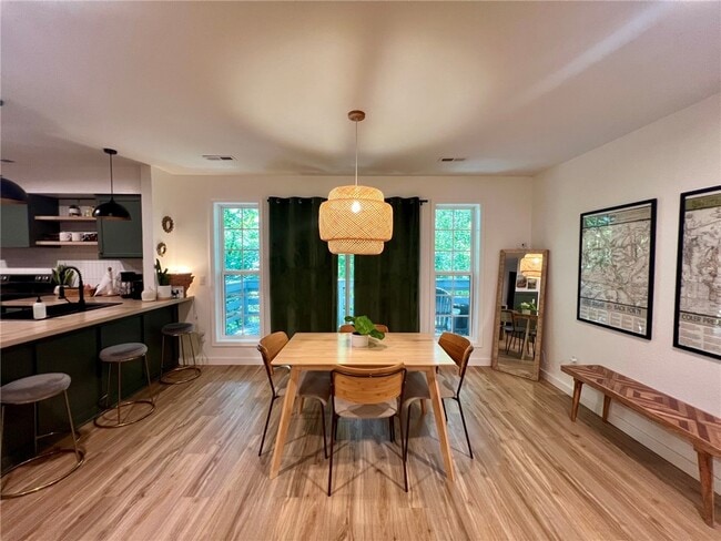 Photo - 30 Shakespeare Dr