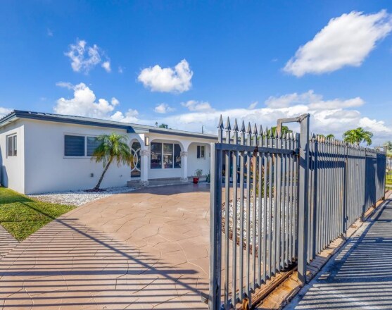 Photo - 490 W 33rd Pl