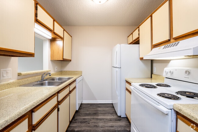 2BR, 1BA - 850SF/Kitchen