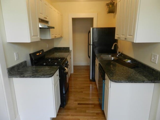 Building Photo - ALLSTON 2BED / 1BATH WITH HEAT AND HW FOR SEPTEMBER 2026