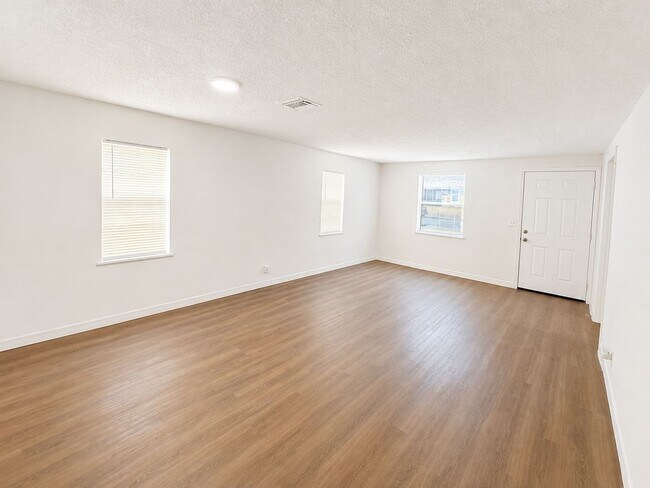 Photo - 1163 Engman St