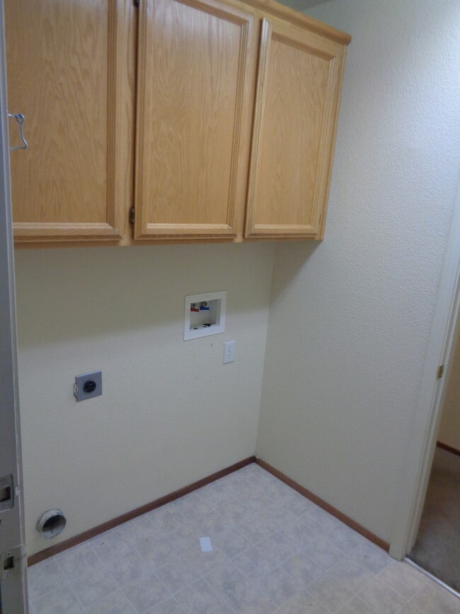 Photo - 1080 Courtyard Dr