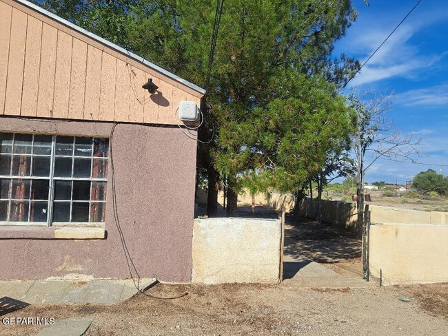 Building Photo - 905 NE Camp St Rental