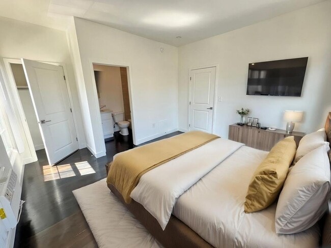 Building Photo - 2801 San Marino St