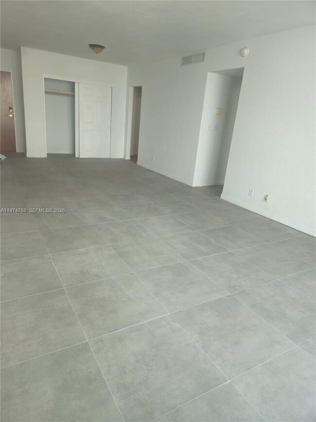 Building Photo - 3801 S Ocean Dr Unit 3A