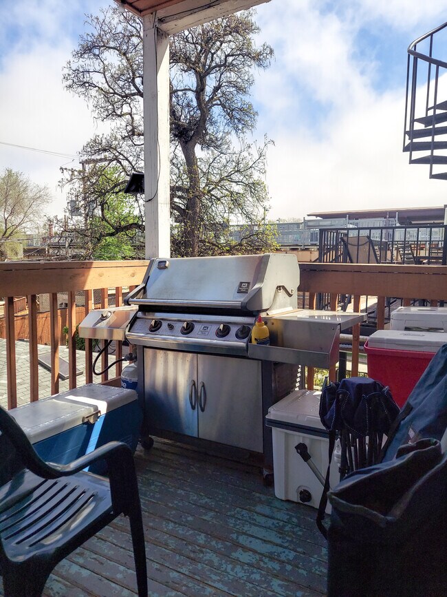 Photo - 1832 W Addison St Unit 2