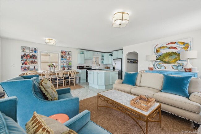 87 Bay St