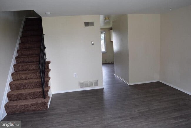 Building Photo - 2111 Larkhall Rd