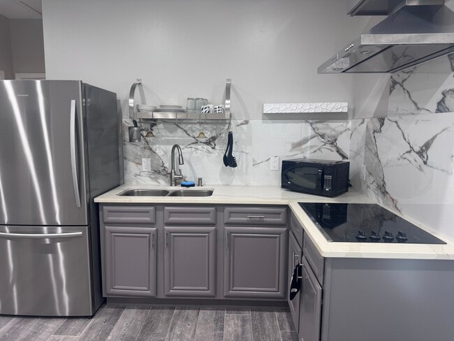 Photo - 6615 Tippin Ave Unit #B