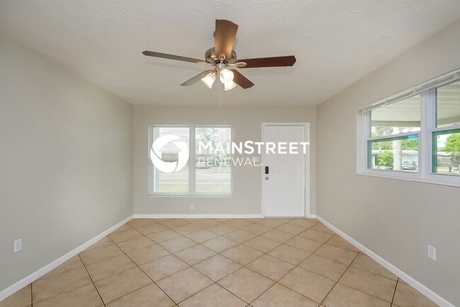 Photo - 3 Bedroom Pet-Friendly Home in SARASOTA, FL with Main Street Renewal