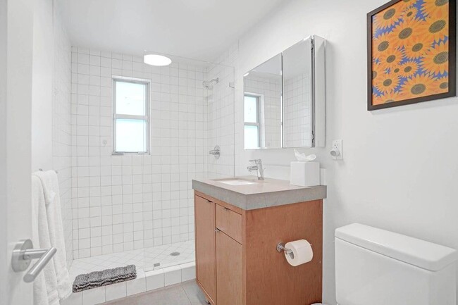 Photo - 625 NE 13th Ave Unidad 02