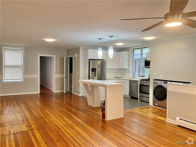 Building Photo - 24 Tracy St Rental