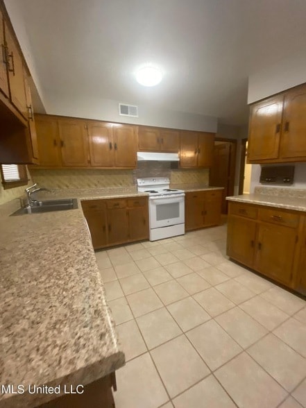 Photo - 144 Vaughn Ln