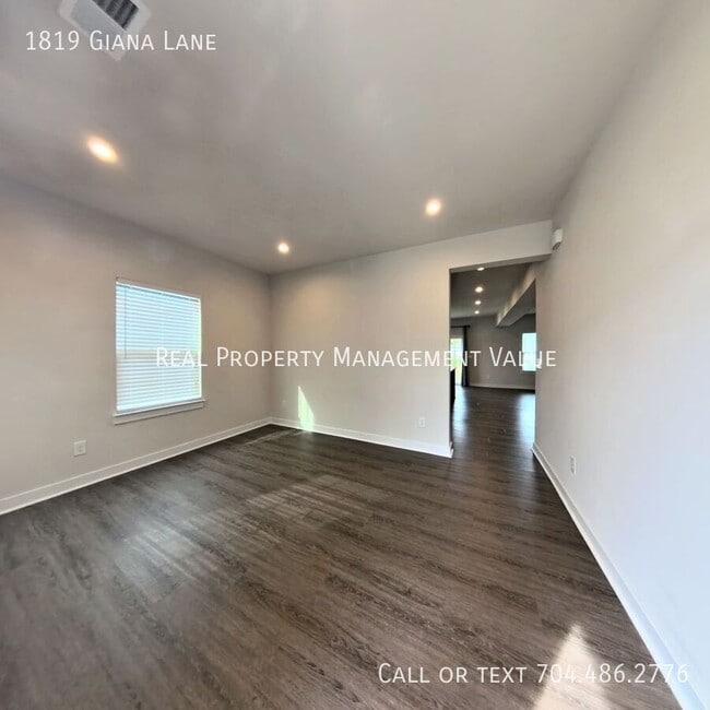 Photo - 1819 Giana Ln