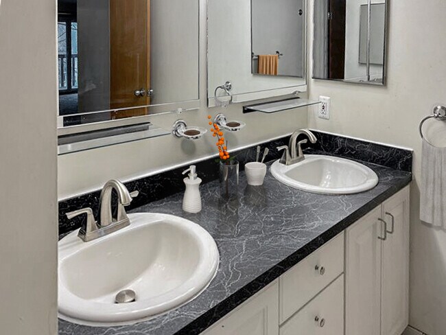 Photo - 723 W Madison St