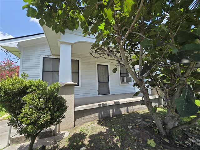 Photo - 349 St Charles St