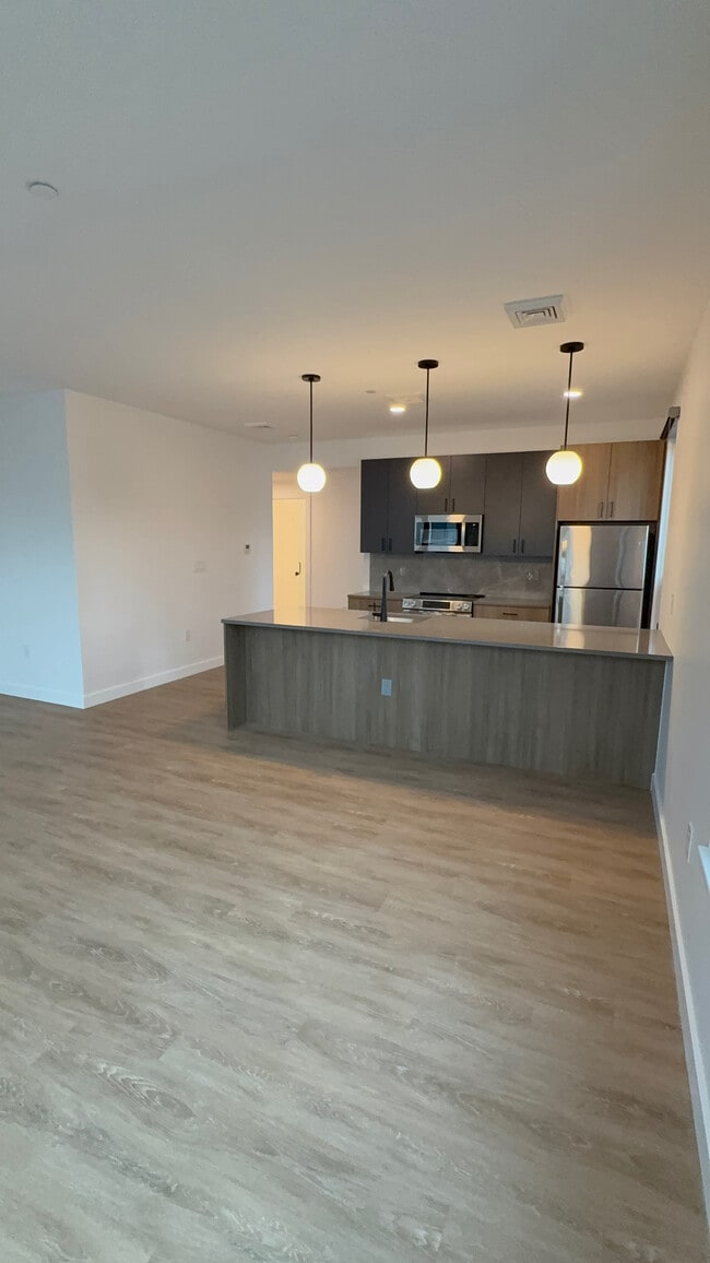 Building Photo - 198 Gardner St Unit 3-2