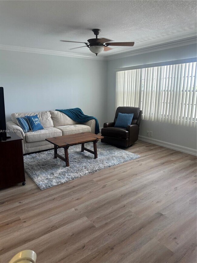 Photo - 4027 Swansea Crescent Unit 4027