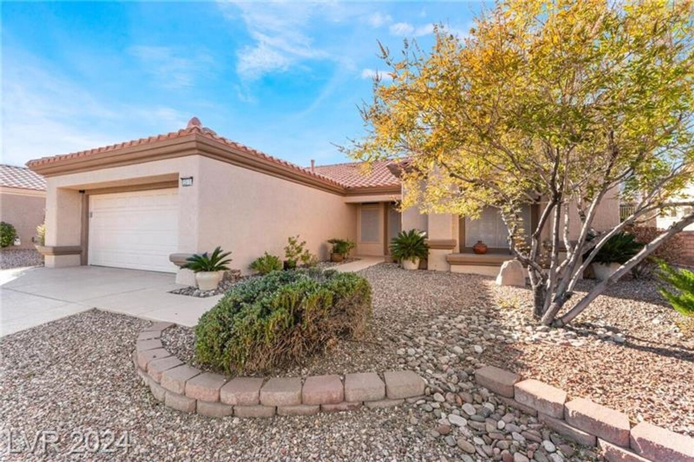 Darling Home in Sun City Summerlin with 2-... - Darling Home in Sun City Summerlin with 2-...