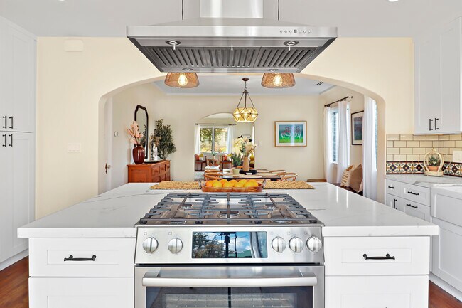 2402 W Silver Lake Dr