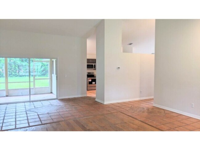 Photo - 1/2 Off 1st Month's Rent: 4 Bedroom House ...