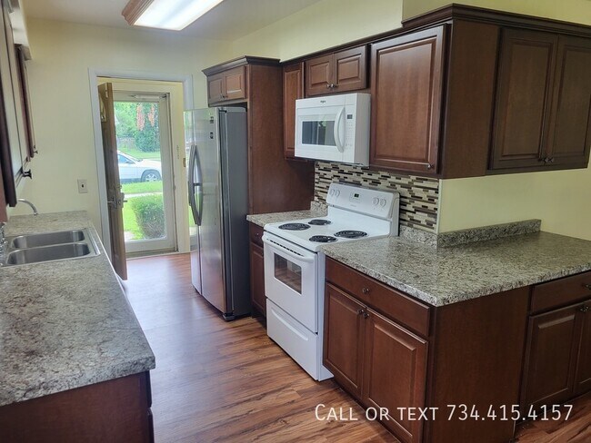 Photo - 2863 Marshall St