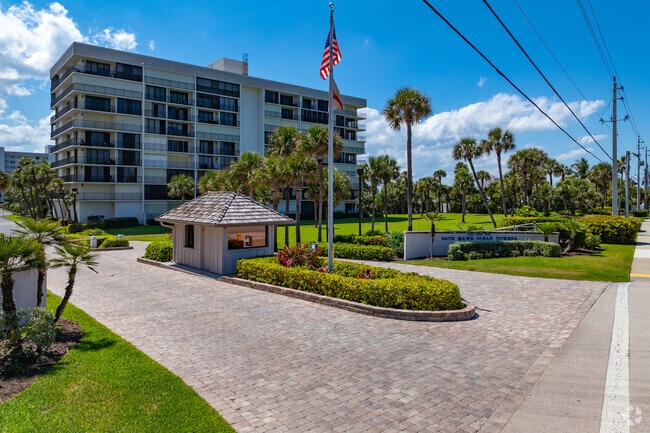 5055-5061 Carretera Norte A1A Hutchinson Island, FL 34949 - Bryn Mawr Ocean Tower