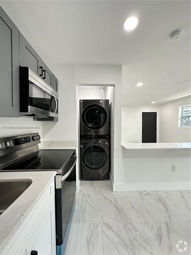 Building Photo - 1441 NW 34th St Unit 1441 Rental