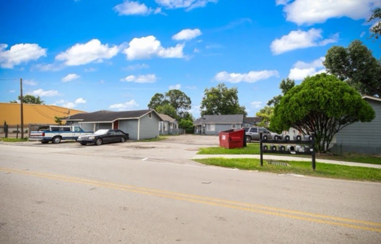 Photo - 13928 Bandera St