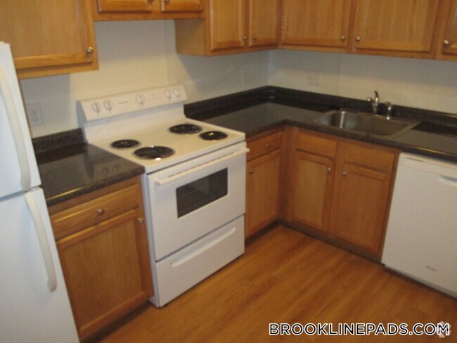 Building Photo - 312 Tappan St Rental