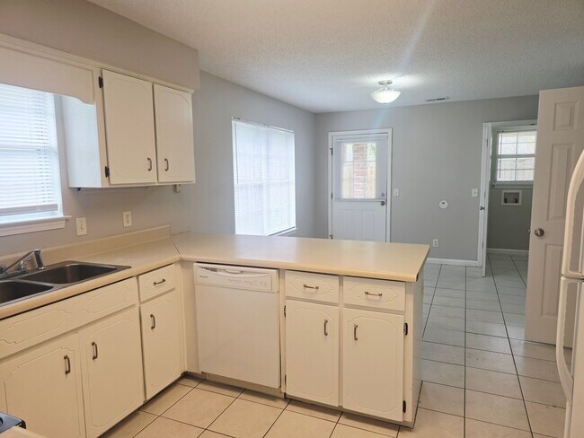 Photo - 212 E Mell St