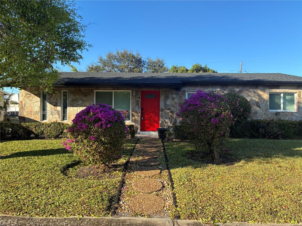 Photo - 365 NW 4th Ct