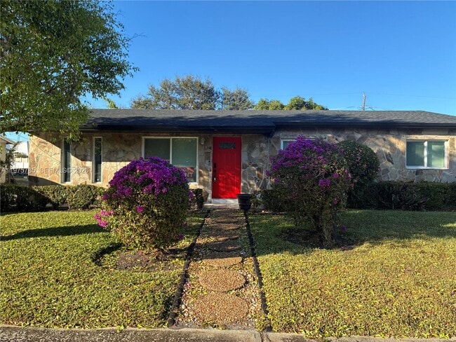 Building Photo - 365 NW 4th Ct