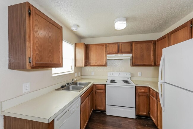 Photo - 5853 Shadydell Dr