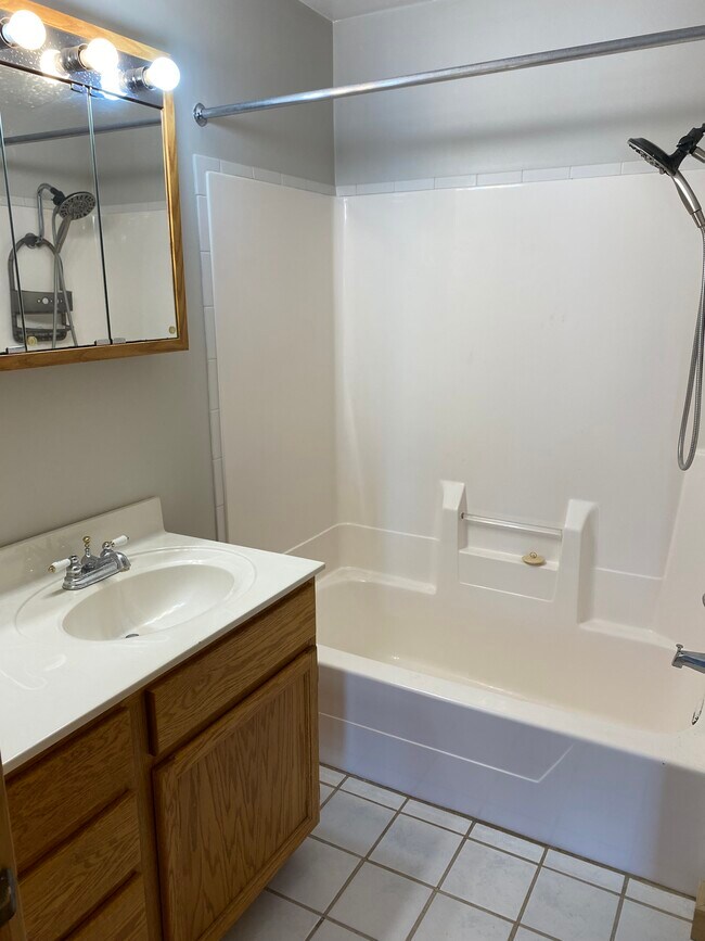 Photo - 2315 Lismore Rd Unit b