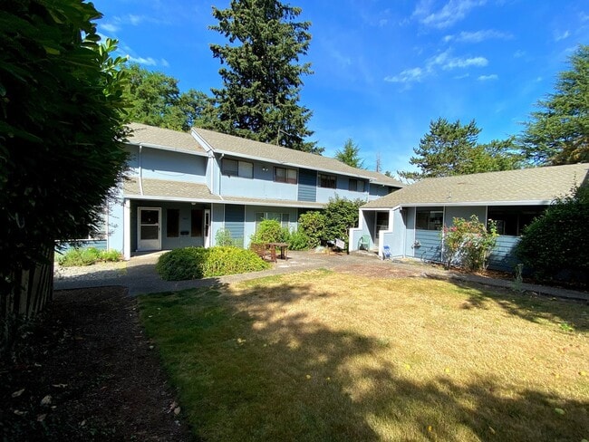 Photo - Large, Updated 2 Bedroom, 1.5 bath Townouse in Lovely Multnomah Village