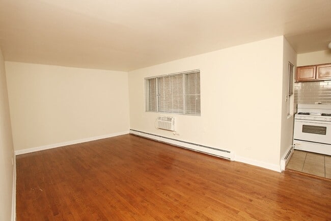 Photo - 5851 N Winthrop Ave Unit 304