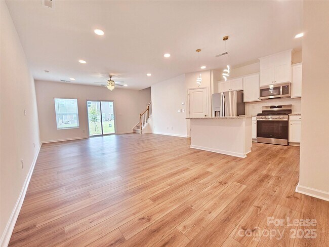 Photo - 2744 Yeager Dr NW