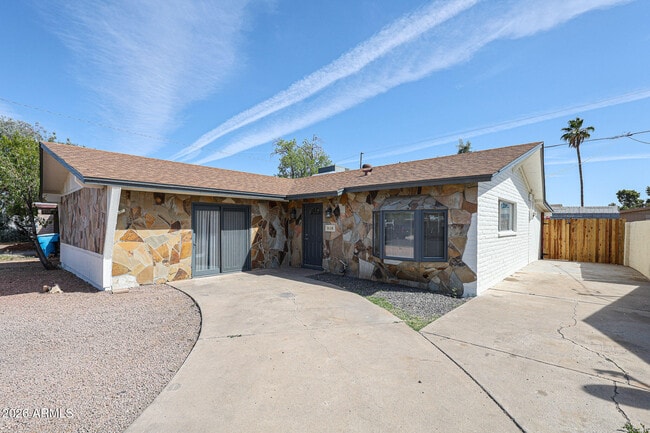 Photo - 3119 W Country Gables Dr