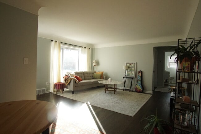 Sala de estar - 24330 Manistee St