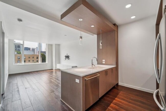 Building Photo - 1 bedroom in Seattle WA 98101 Unit 406 Rental
